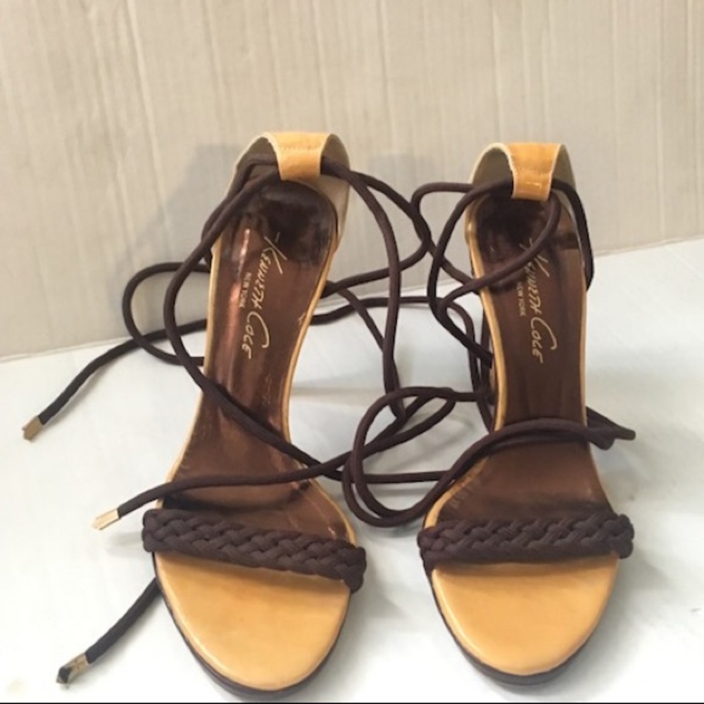Kenneth Cole Braidy strap heel